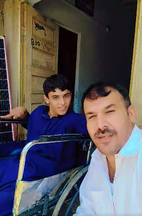 Qaisar Khan sawansi delivered Room cooler and solar plate to a poor family